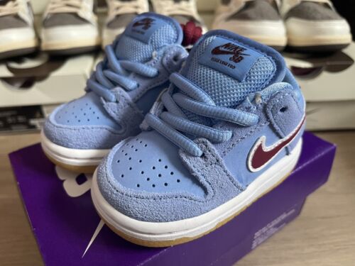 Nike SB Dunk Low Phillies Valor 