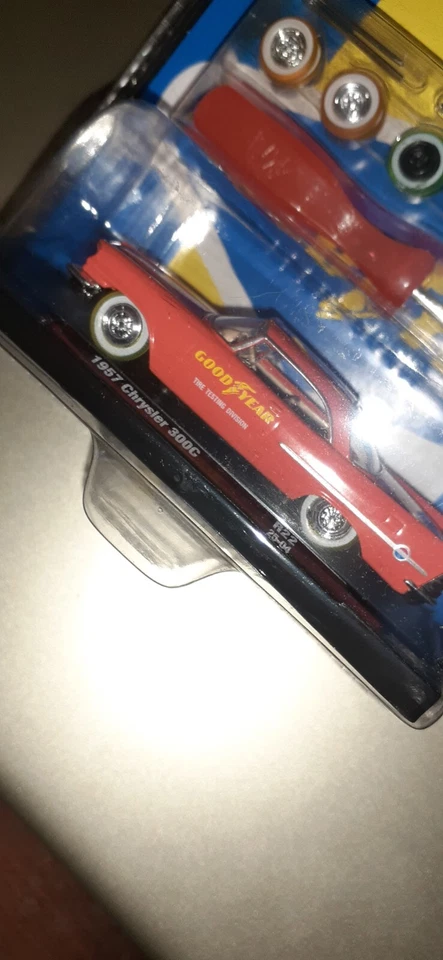 2025 M2 MACHINE ORIELLYS R22 1957 PINK CHRYSLER 300C W ATTACHMENTS - Image 3 of 4