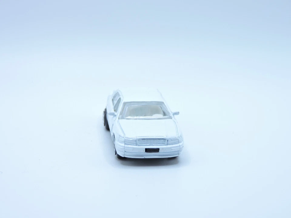 Zee/Zylmex D114 Toyota Celsior (Lexus LS 400) blanco sedán escala 1/64 suelto Foto 2 de 4