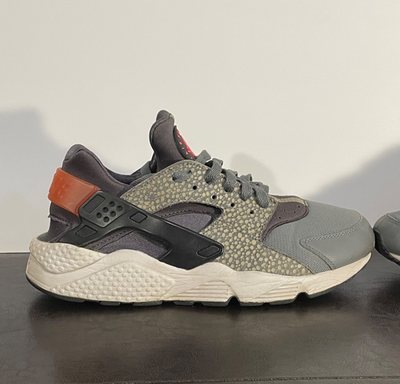NIKE MENS SIZE 10 SHOES AIR HUARACHE PREMIUM SAFARI 704830  display picture 1