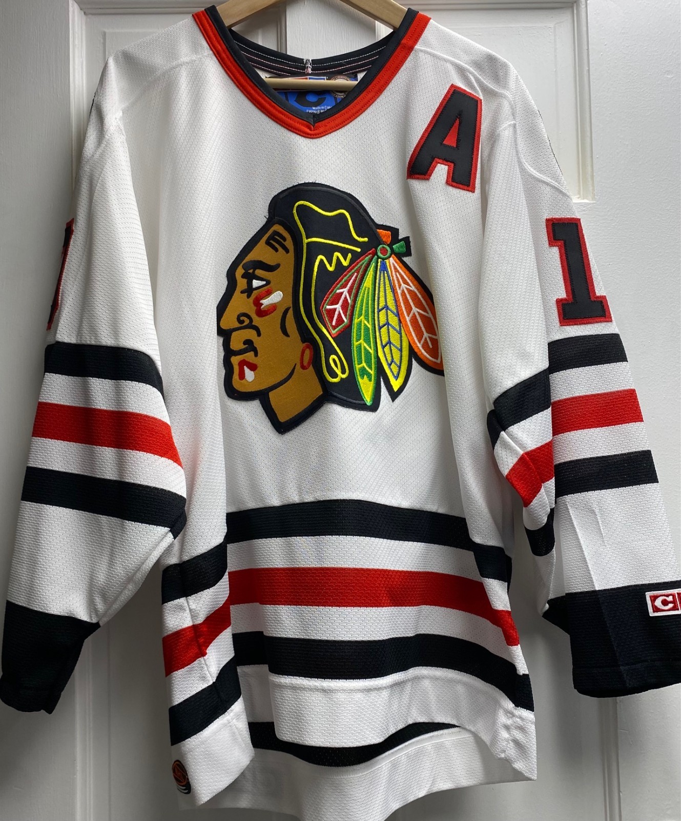 Vintage CCM NHL Chicago Blackhawks Tony Amonte #10 White Jersey Size Medium