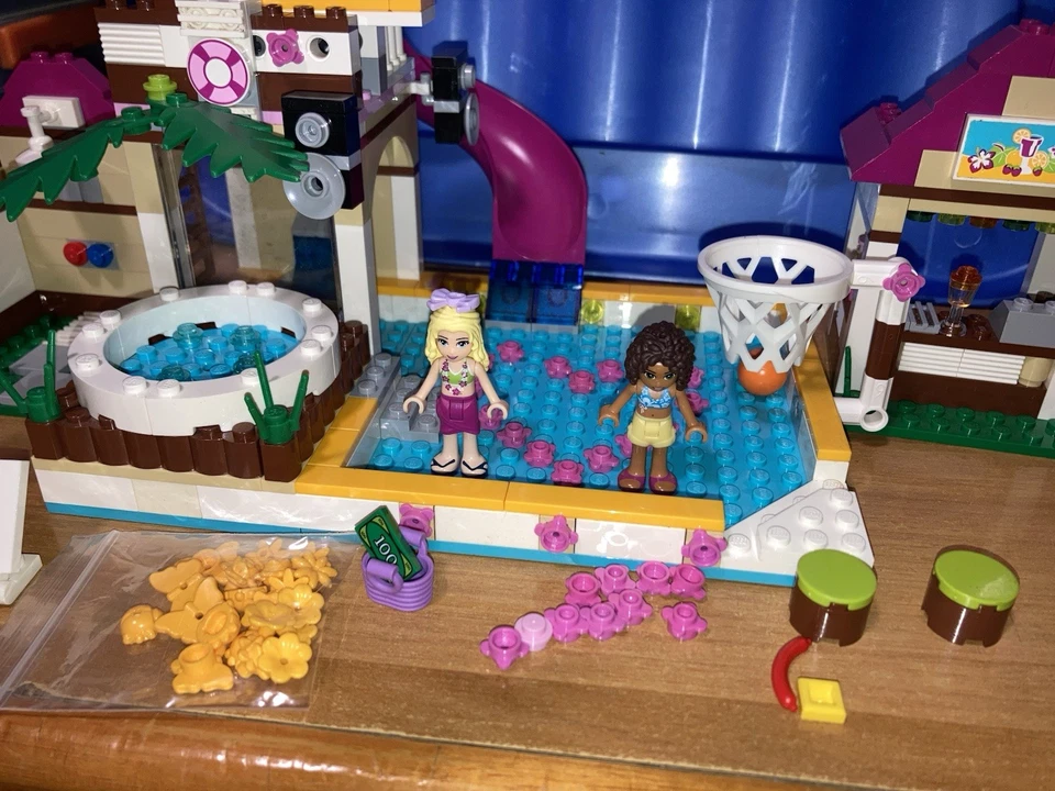 LEGO Friends 41008 Heartlake City Pool, foto 4 di 5