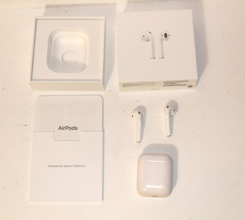 Apple AirPods A2031 in Original Box Left Mic Does not work