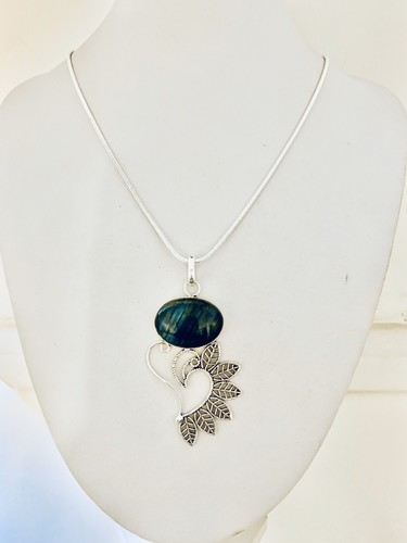 Labradorit Anhänger 76,2 mm mit versilberter Kette 50,8 cm Edelstein - Bild 1 von 3