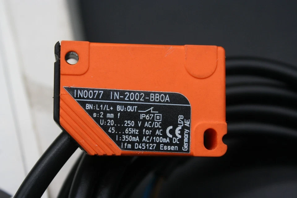 One (1) IFM IN0077 IN-2002-BBOA Inductive Proximity Sensor 2M AC/DC Germany NEW - Image 2 of 4