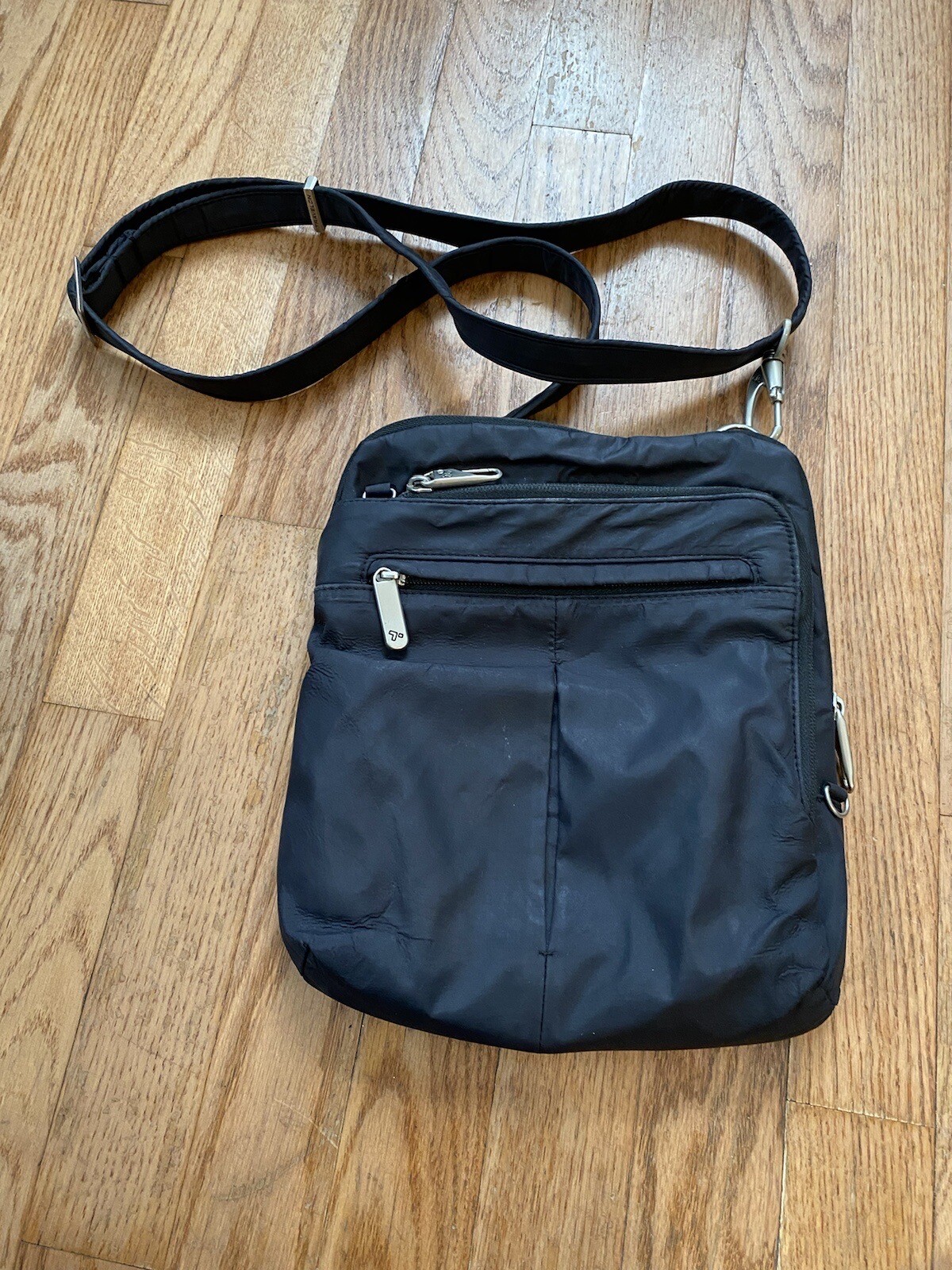 Travelon Crossbody Anti Theft Travel Bag Purse Black Zip Multipockets