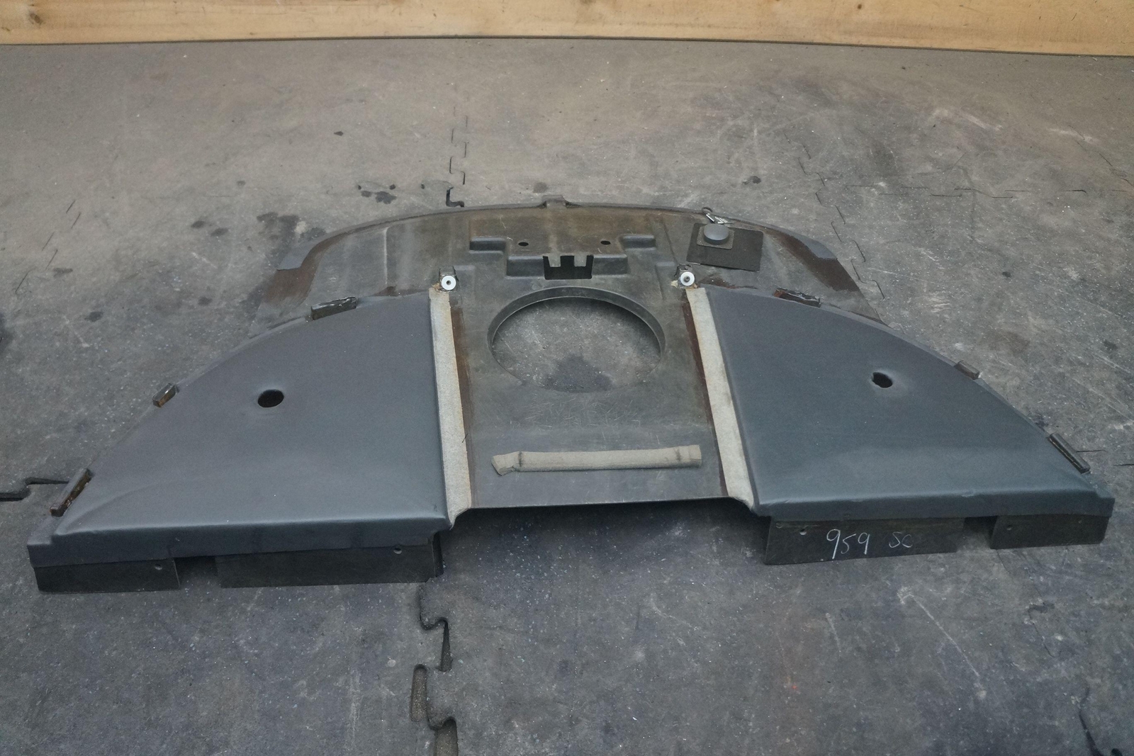 Rear Package Tray Molding Trim 4g43-46668-ajw 4g43-465a00-aa Aston Martin Db9 05