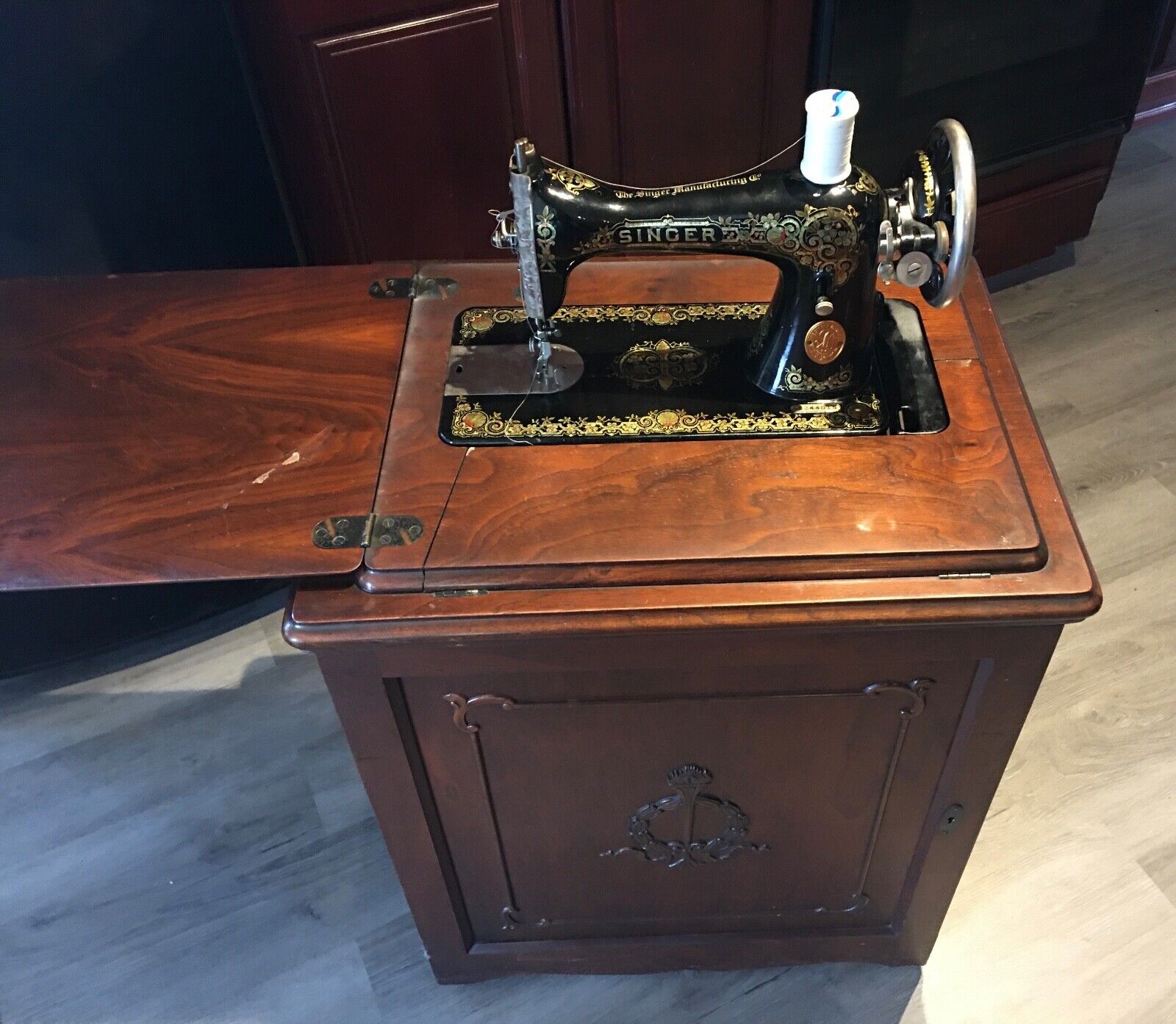 Singer Sewing Machine In Cabinet Value at Lillian Wiley blog