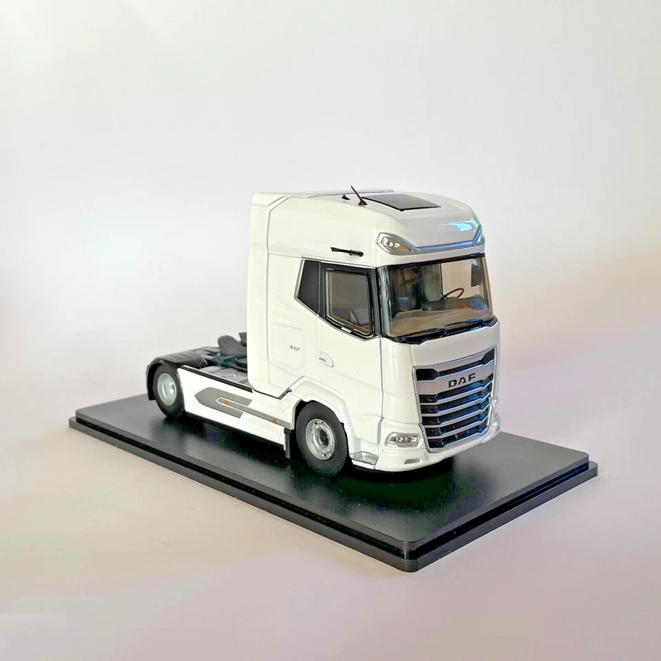 DAF XG+ 530 Trattore 1/43 Bianco - Eligor 117564 - Immagine 3 di 4