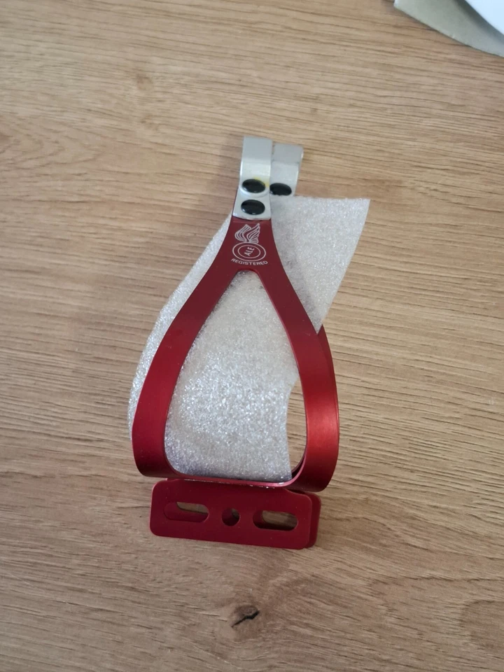 Retro Bicycle Parts NIB NOS Ale Puntapiedi Medium Toe Clips 97 L.D. Red 26g - Image 4 of 4