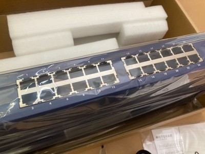 NETGEAR ProSafe 24 Port Gigabit Smart Switch GS724T v4, NEU & OVP.