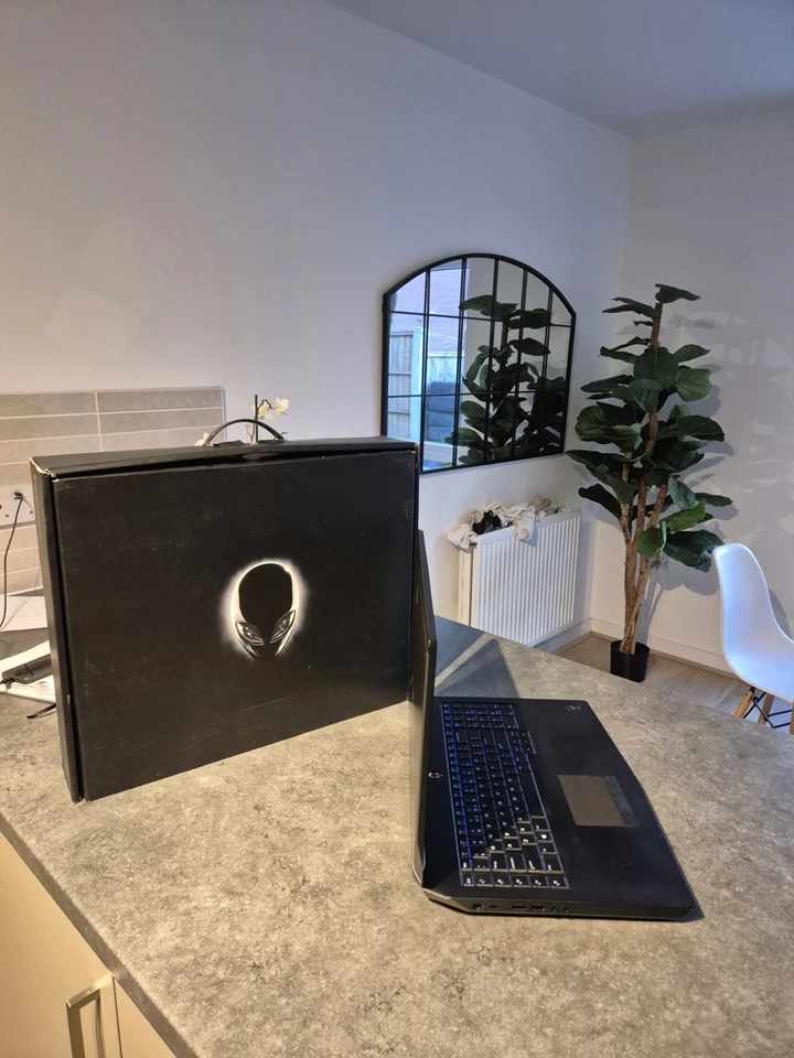 Alienware 17 R2  Gaming Laptop, 1TB Hard Drive, Boxed + FAST UK 🇬🇧 DELIVERY! - Image 4 of 4