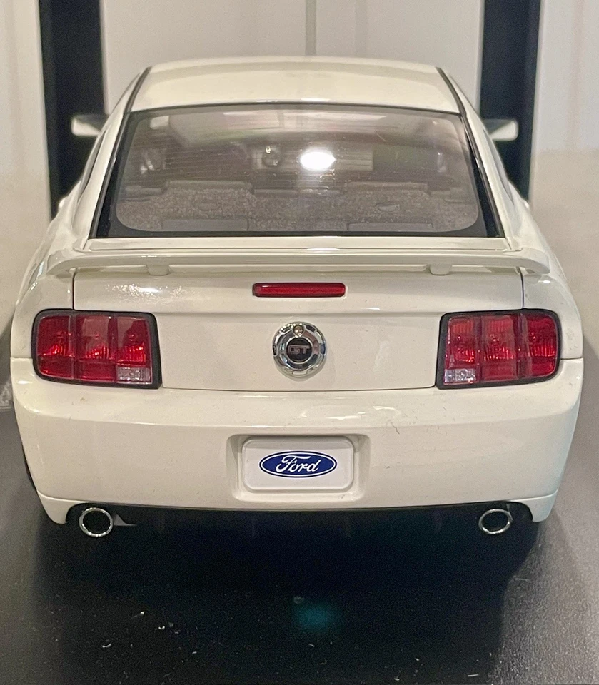 RARE AUTOart 1:18 Ford Mustang GT Coupe '07 California Special White 73111 LtdEd - Image 3 of 4