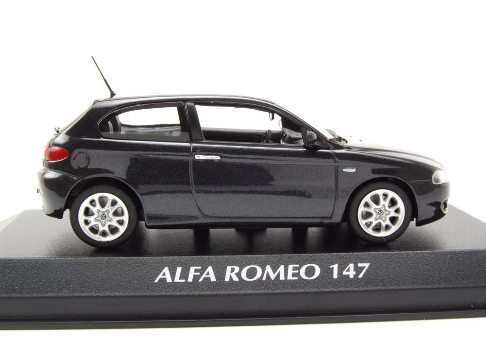 Alfa Romeo 147 2005 Nero Metallizzato Modellino 1:43 Maxichamps - Immagine 4 di 4