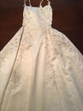 Wedding Elegant Bridal Gown St.Patrick Embroidered Flowers Front Back Train