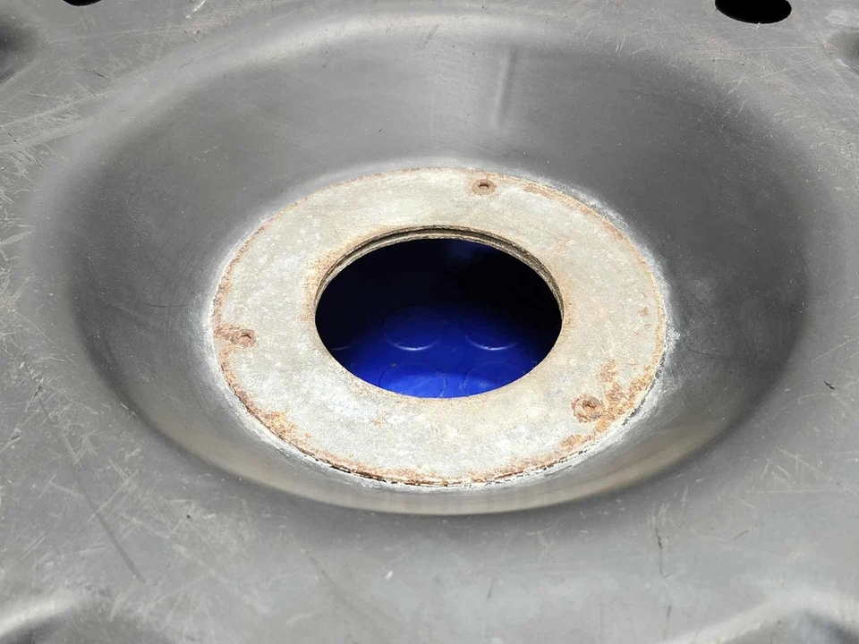 2009-2014 Volkswagen Routan Suporte de Tampa de Pneu Sobressalente Fabricante de Equipamento Original 7B0601223A - Imagem 4 de 4