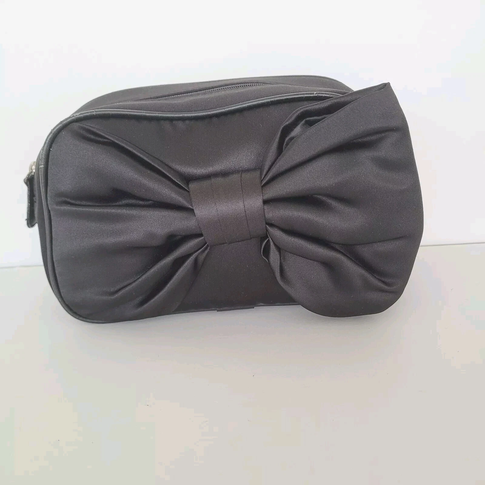Sac sac à main cosmétique noir Christian Dior parfums fermeture éclair petit arc logo 