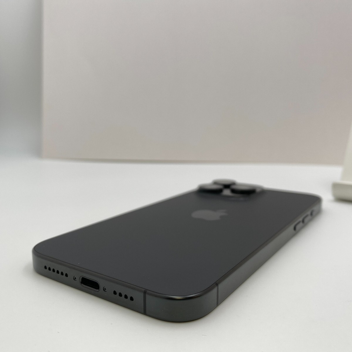 Apple iPhone 15 Pro Max - 512GB - Black Titanium (Unlocked) - Open