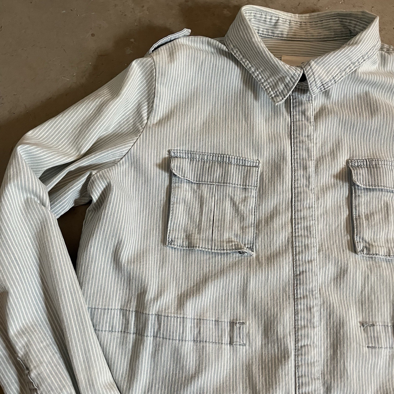 Universal Thread Target Striped Snap Button Up Bl… - image 5