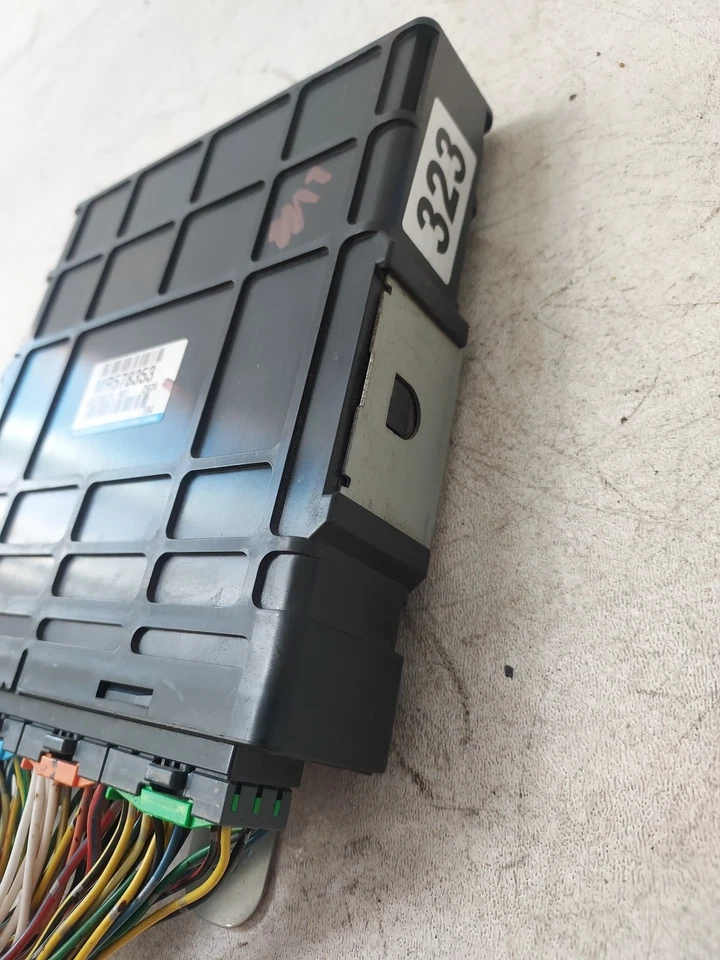 Módulo de control del motor Mitsubishi Montero 2003 ECU ECM MR578353 OEM Foto 3 de 4