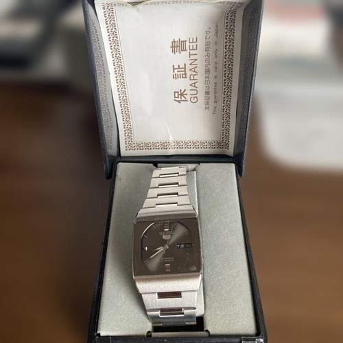 Seiko 5 Vintage Jour Date St. Acier Blk SLV Carré Automatique Montre Hommes - Photo 2 sur 2