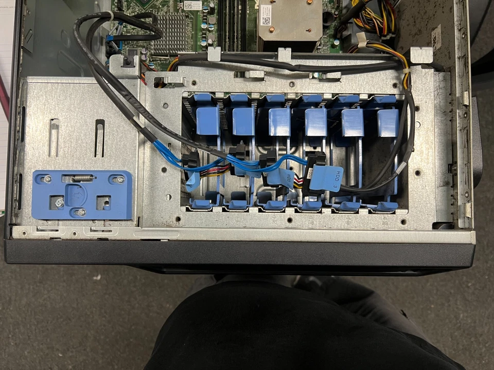 Dell PowerEdge T410 Intel Xeon E5607, 2,26 16 ГБ RAM без жесткого диска без ОС - Изображение 4 из 4