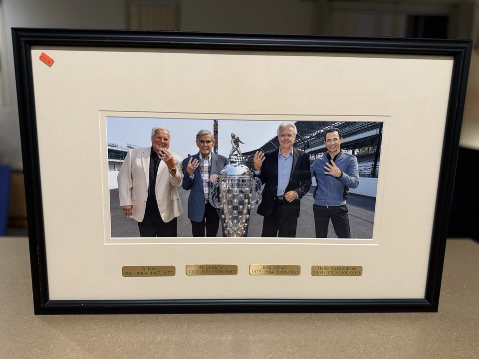 570 Indy 500 4 veces ganadores exhibición con bandera "EL CLUB" Foto 3 de 4