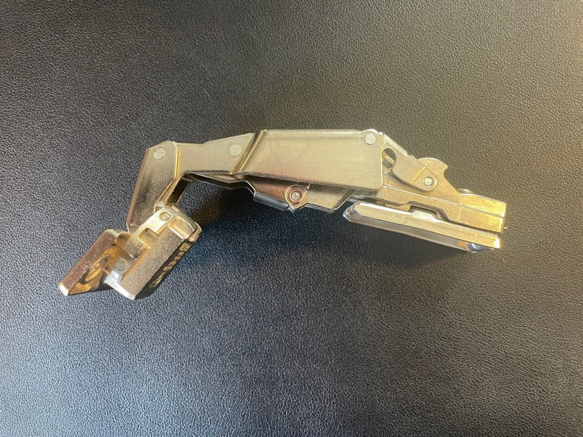 Grass Cabinet Hinge 1203 2625110 Clip-On 170° FREE SWING , FULL