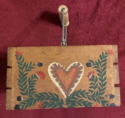 WOODEN CRATE STYLE SQUARE COUNTRY BASKET BOX W/ HANDLE AND HEART DESIGN