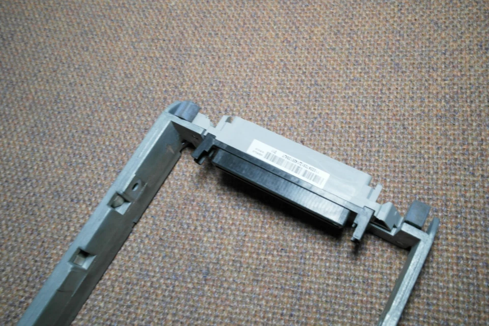 IBM 00N7281 X-Series SCSI Hard Drive Caddy tray 3.5" for HDD - Image 2 of 4