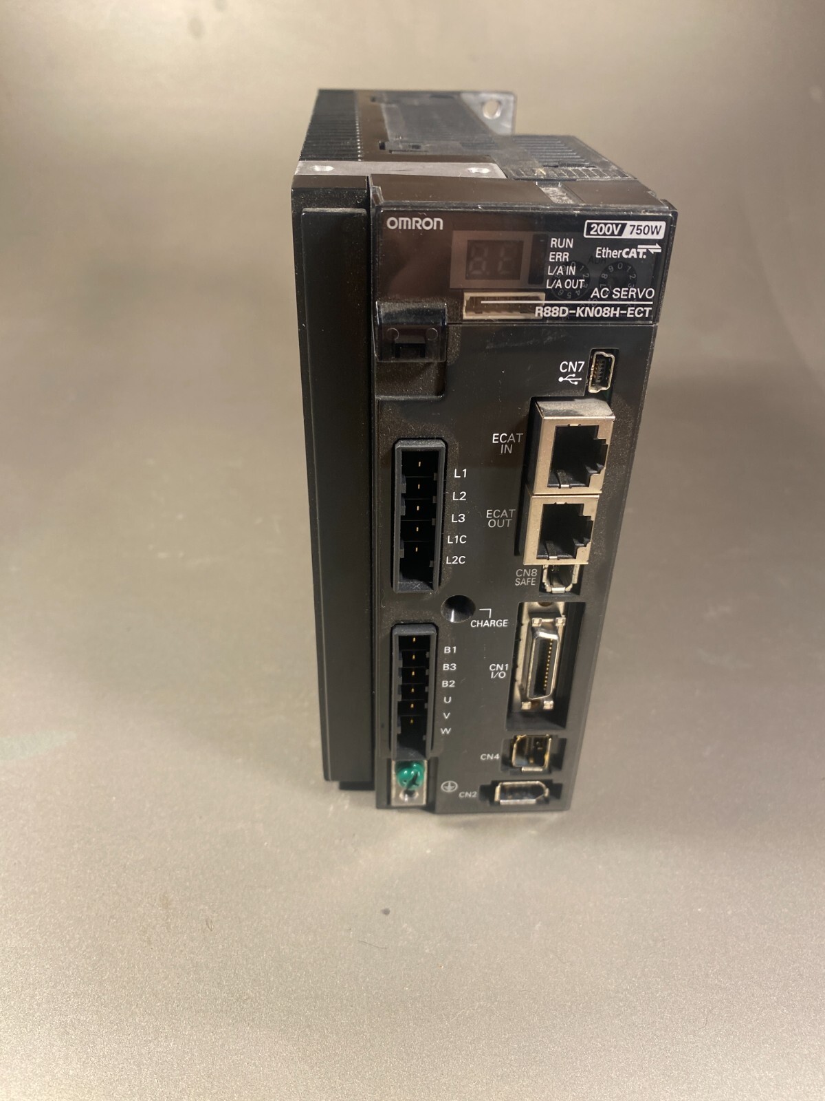 Omron AC servo driver 750w R88D-KN08H-ECT with connectors
