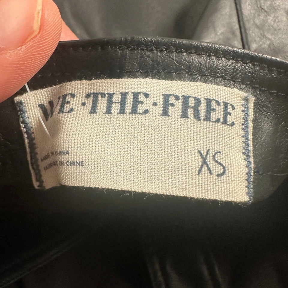 Romper We The Free XS preto couro sintético com botão sem mangas novo com etiquetas $148 - Imagem 3 de 4