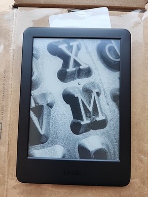Amazon Kindle Paperwhite 8GB 第10世代 Kindle 10th generation Wi-Fi 8GB, Black - Scratch
