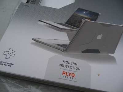 AU SELLER NEW UAG Plyo Macbook Pro - 13 inch 2022 - Clear - Top Rated Protector.