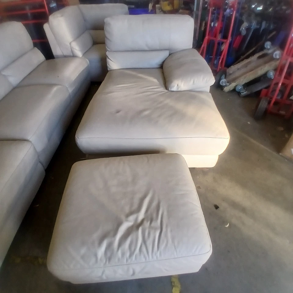 Juego de 4 sofá seccional violín beige Foto 3 de 4