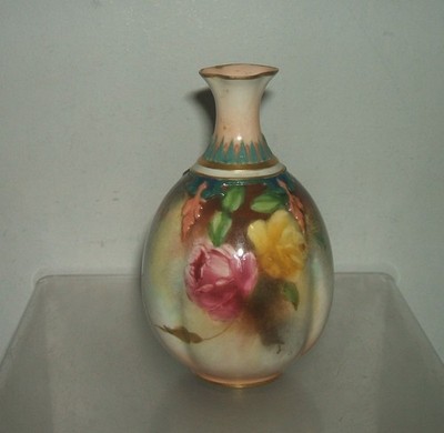 ROYAL WORCESTER HADLEY HANDBEMALTE ROSEN VASE - DATUM 1905