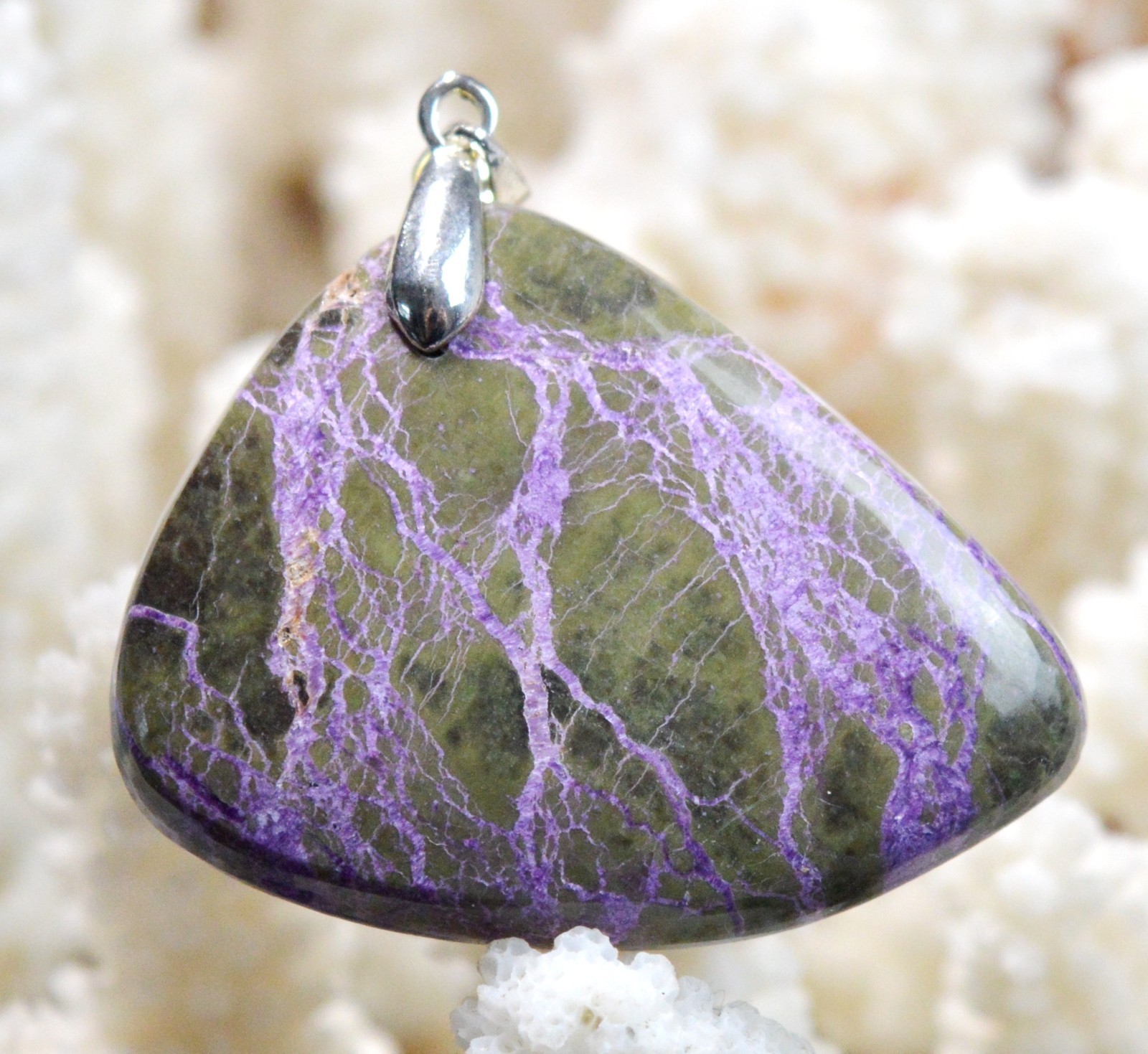 Pendentif cabochon Stichtite Serpentine d'Australie 62 carats en pierre naturelle pour collier