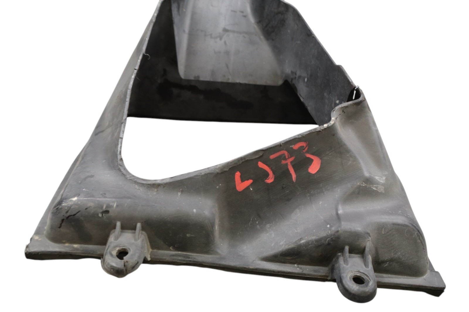 Maserati Ghibli 2014-2019 Front Left Shroud duct P/N 670004140