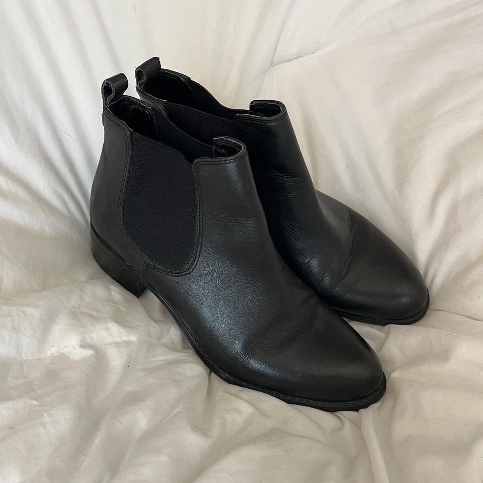 Botas femininas Franco Sarto 'Embry' Chelsea couro preto tornozelo 7M - Imagem 2 de 4