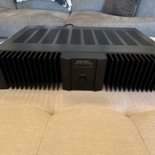 Rotel RB-1050 Power Amplifier 2 Channel 250W Stereo RCA Banana Output Black