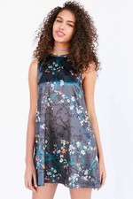 URBAN OUTFITTERS KIMCHI BLUE Carmine Floral Black Satin Frock Mini Dress Large