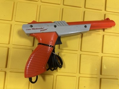 Original 1985 Orange Nintendo NES Zapper Duck Hunt Gun NES-005 OEM