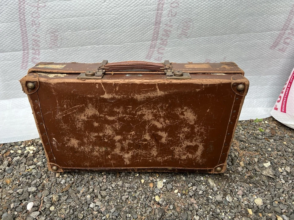 Vintage Revelation Expanding suitcase. For Prop Or Decoration - Image 2 of 4