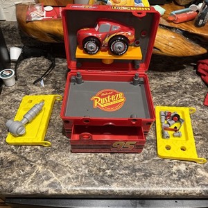 RARE Piston Cup Cars Mechanic Play Set Lightning McQueen Toolbox READ DESC