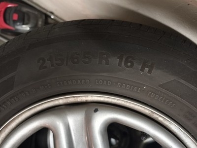 DACIA Duster Sommerräder 215/65 R16 auf Stahlfelgen 6,5Jx16 DOT 2017 5,8-7,8mm