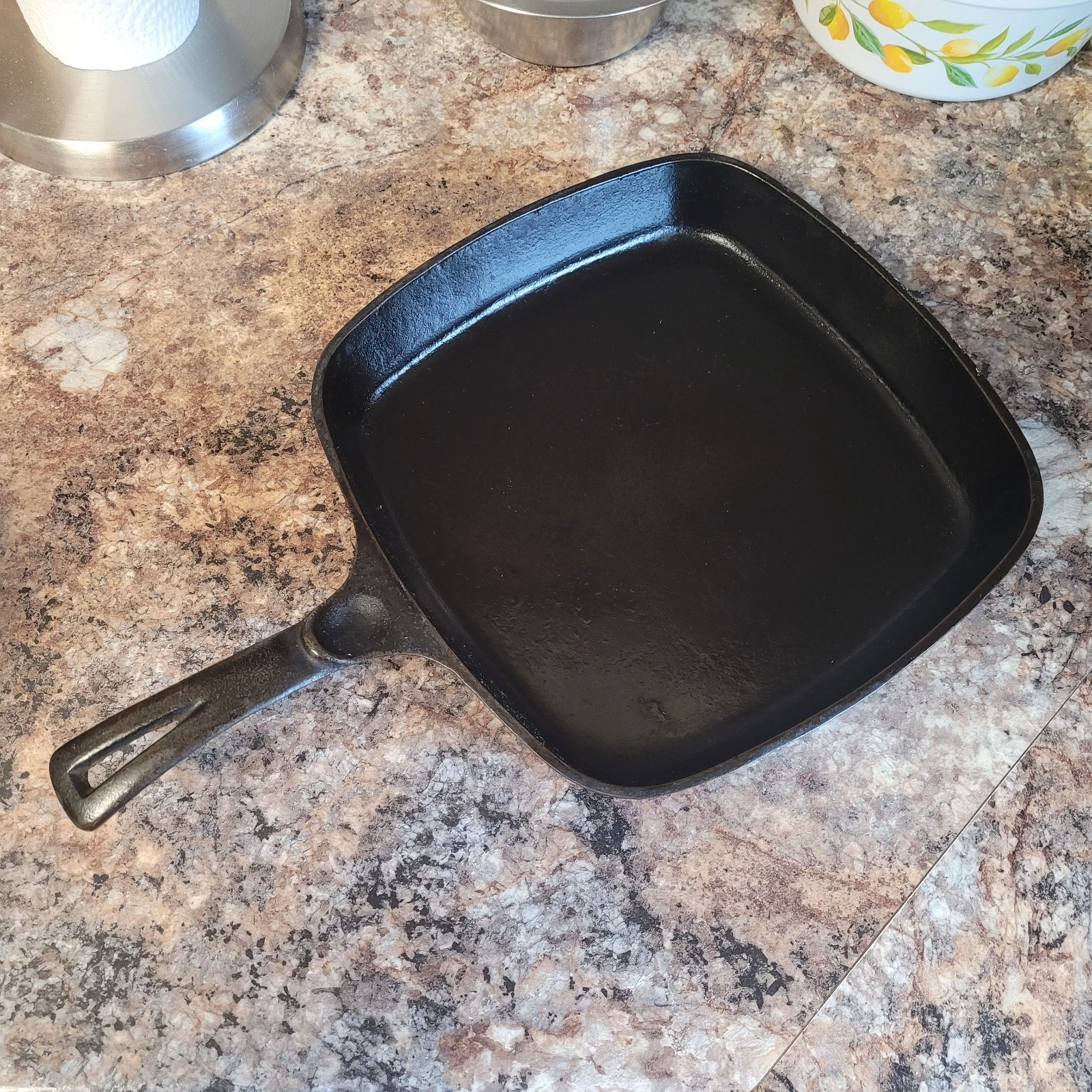 Vintage Antique Wagner Ware Sidney Square Cast Iron Skillet #1218B Stylized Logo