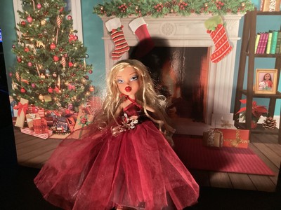 2004 Bratz Winter Ball Beauty Cloe Exclusive Doll With Stand Red Dress Gown MGA