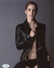 Emily Bett Rickards Arrow Autographed Signed 8x10 Photo ACOA