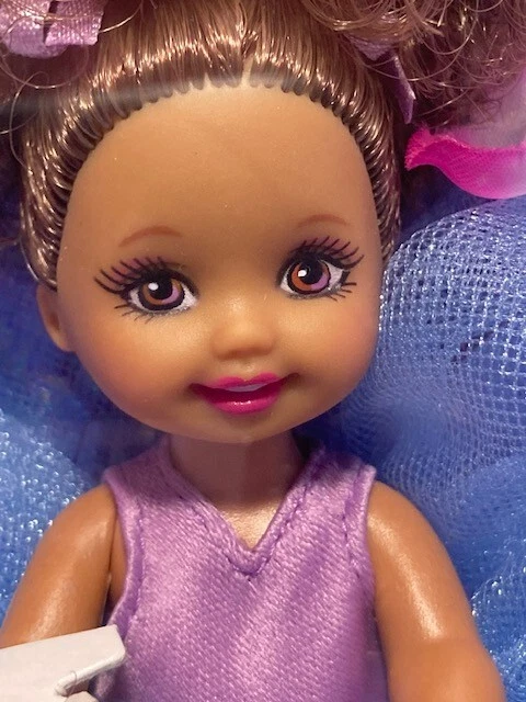 Boneca e buquê Barbie Kelly Every Girls Dream Wedding preto AA Kelly florista - Imagem 2 de 4