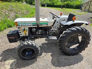Bolens G244 Tractor - 18 Gears Foward 9 Reverse